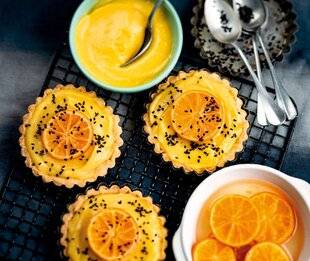 Gourmand 528 Tartelettes aux clémentines curd, clémentines confites et sésame noir