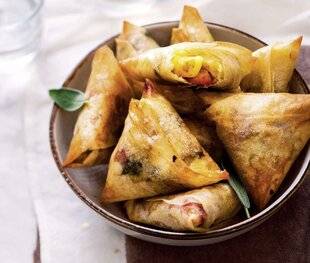 Gourmand 529 SAMOUSSAS POMME DE TERRE, POMME, CAMEMBERT ET SAUGE