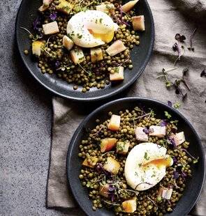 Gourmand 529 LENTILLES À L'ŒUF MOLLET ET AU POISSON FUMÉ