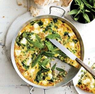 Gourmand 529 FRITTATA AUX PETITS POIS, AU POULET ET À LA MENTHE