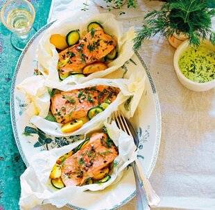 Gourmand 530 PAPILLOTE DE SAUMON, COURGETTE ET POMME DE TERRE