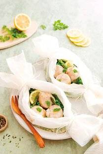 Gourmand 531 PAPILLOTE DE NOIX DE SAINT-JACQUES, ASPERGES ET PETITS POIS