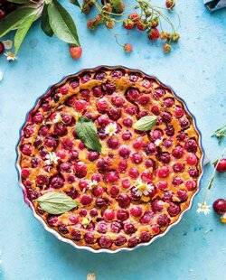 Gourmand 531 CLAFOUTIS AUX CERISES ET À LA POUDRE D'AMANDE