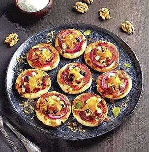 Gourmand 532 MINIPIZZAS OIGNONS ROUGES, ROQUEFORT ET ZESTES D'ORANGE