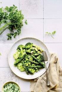 Gourmand 532 SALADE AUX LÉGUMES VERTS ET SAUCE AUX HERBES