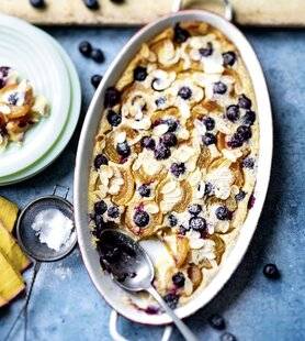 Gourmand 532 CLAFOUTIS AMANDINE AUX ABRICOTS ET AUX MYRTILLES