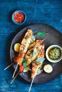Gourmand 533 BROCHETTES DE SAUMON ÉPICÉ AU PESTO