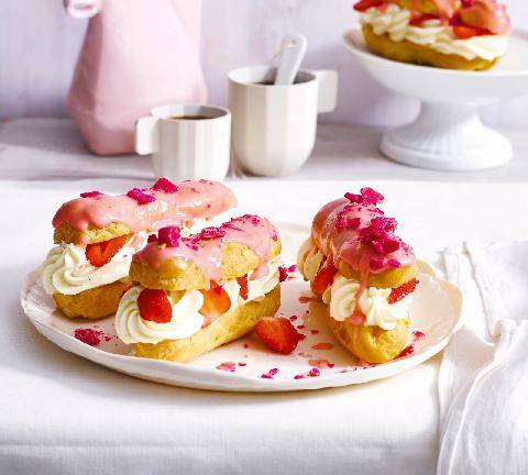 Gourmand 534 Éclair à la fraise et chantilly vanillée