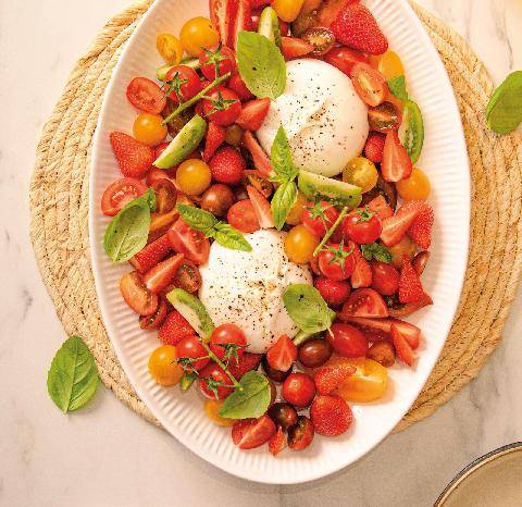 Gourmand 534 TOMATES, FRAISES ET BURRATA À L’HUILE AU BASILIC