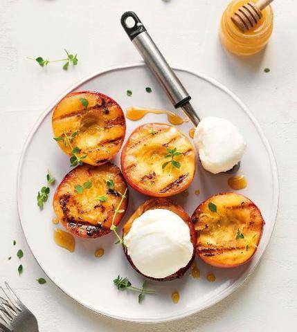 Gourmand 535 Nectarines grillées au miel et à la glace vanille