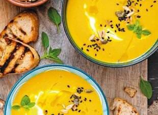 Hors Série 55 SOUPE VÉGÉTALIENNE au potiron, curcuma et noix de coco
