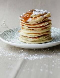 Hors Série 63 PANCAKES À LA BANANE ET AU COULIS DE CARAMEL