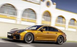Hors Série 77 PANAMERA Turbo E-Hybrid