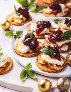 Hors-Séries 16 Crackers pécan parmesan au poulet et au brie