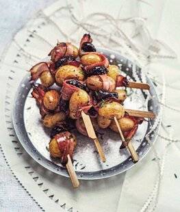 Hors-Séries 16 Brochette de pomme grenaille, lard et pruneau