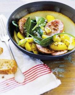 Hors-Séries 20 Salade tiède de pomme de terre au vin blanc, saucisson à l'ail et beaufort