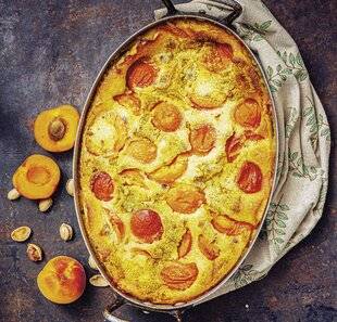 Hors-Séries 20 Clafoutis aux abricots et à l'amandine aux pistaches