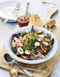 Hors-Séries 21 Roquette, jambon cru, pêches grillées et skyr de brebis