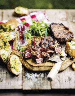 Hors-Séries 21 Pavé de bœuf grillé, pain au beurre persillé