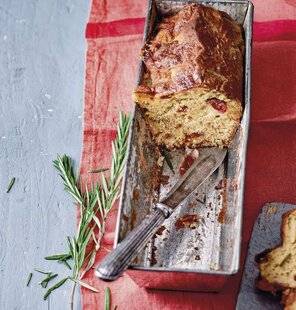 Hors-Séries 21 Cake fontina, tomate séchée, jambon de Parme et romarin