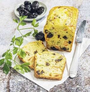 Hors-Séries 21 Cake pruneaux, lardons, abricots secs et gruyère