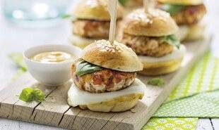 Hors-Séries 21 Miniburgers de poulet aux tomates séchées et à la mozzarella