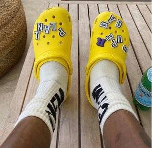 Hors-Série Jeux 49 A qui sont ces SHOES ?