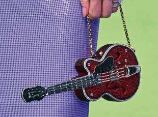 Hors-Série Jeux 82 A qui sont CES SACS ?