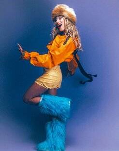 Hors-Série Jeux 82 L'interprète de Soleil bleu va nous enchanter au fil des saisons