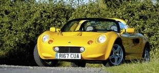 Sport Auto Classiques 41 LOTUS ELISE SÉRIE 1 & 2, UN NECTAR DE SPORTIVITÉ